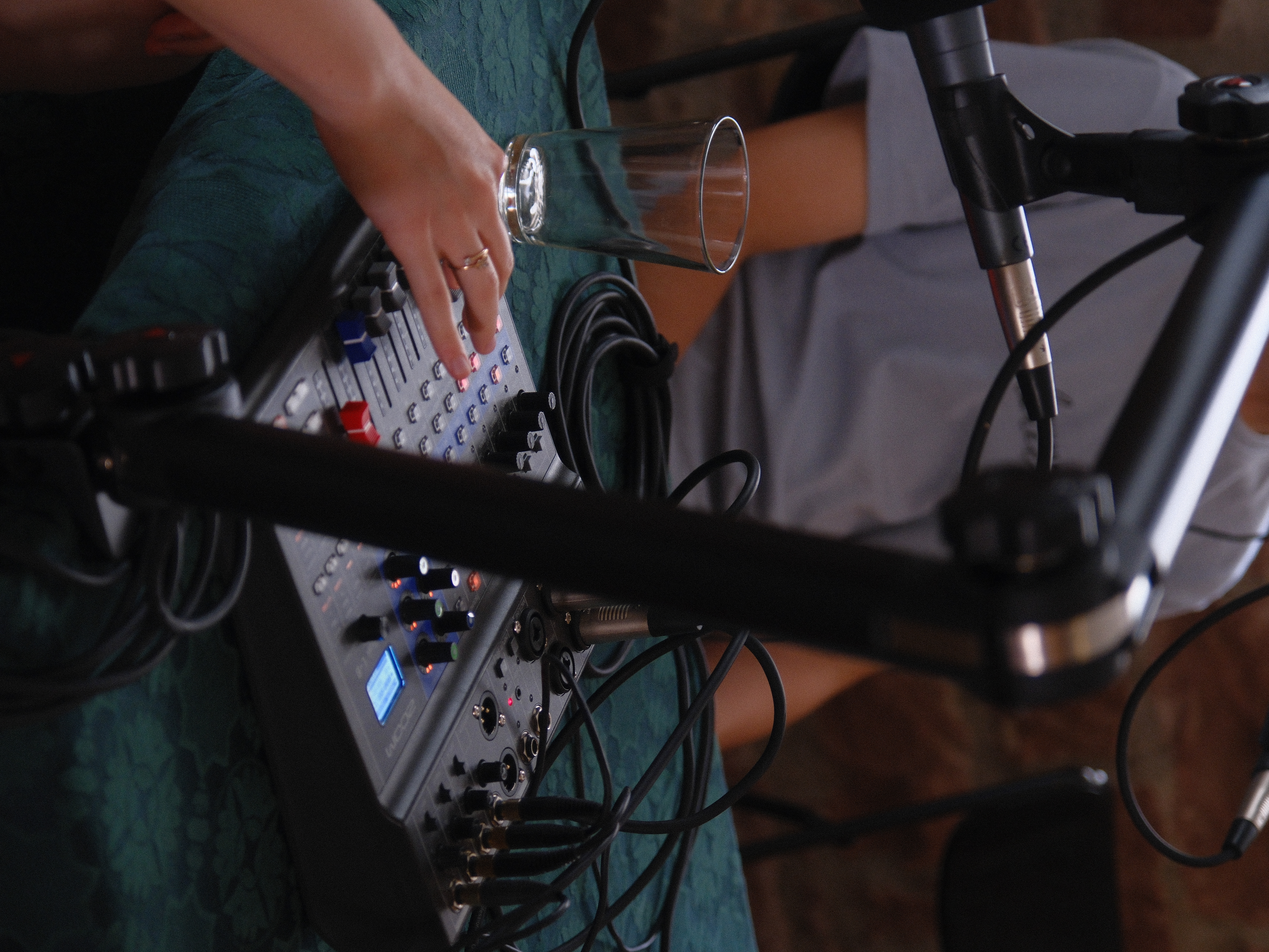 Audio recording equipment during a heARTblicke storyteller session